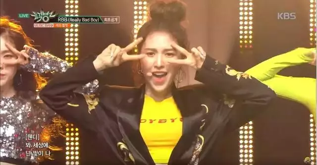 眼尖網友發現,Red Velvet Irene新歌舞蹈跳的跟成員不太一樣?