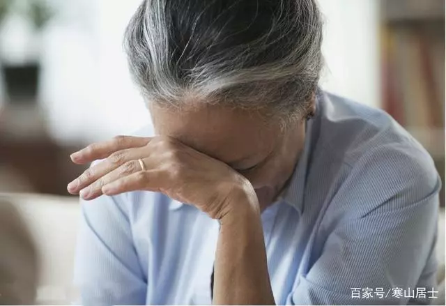阿姨,我和你兒子已經離婚了,生病了還是讓你喜歡的新兒媳照顧吧