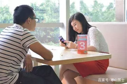 小姑子讓我去買水果,硬塞給我錢,裡面夾一紙條,我看完立刻報警