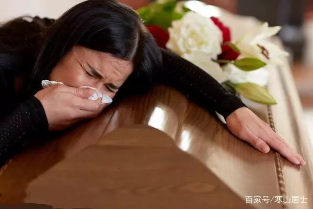 兒子結婚我花了100萬,半年後,兒媳說:媽,我實在養不起你兒子