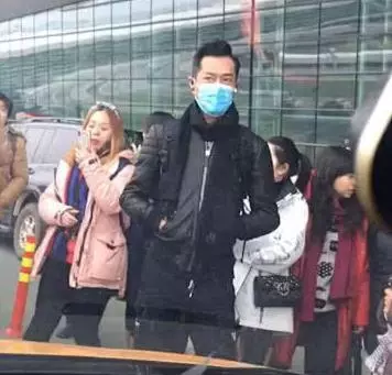機場偶遇古天樂,看到口罩的時候,千萬網友紛紛淚目