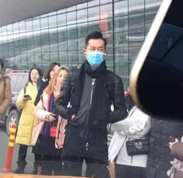 機場偶遇古天樂,看到口罩的時候,千萬網友紛紛淚目
