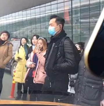 機場偶遇古天樂,看到口罩的時候,千萬網友紛紛淚目