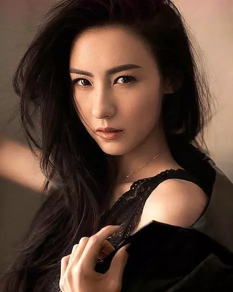 張柏芝被問:這輩子最愛的是誰?張柏芝4字回應,表達了一生所愛