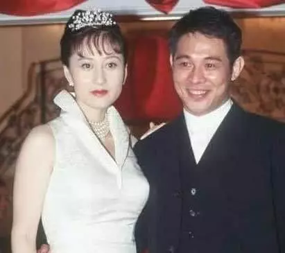 這部劇成龍和利智主演,李連傑都不忍直視這樣的畫面,網友:尺度太過癮了!