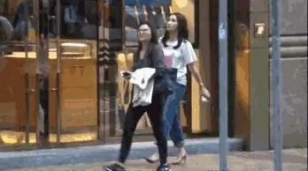 周慧敏真是神人,50歲長相身材幾乎沒變,可關之琳就沒這麼幸運了!
