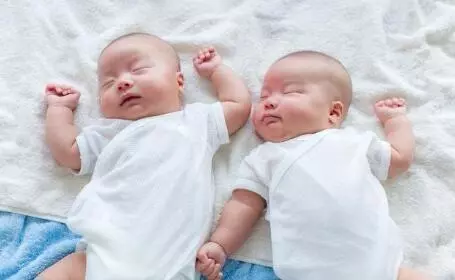 弟弟結婚我送八千,侄子滿月送一萬,看到一條撤回的信息,我愣了