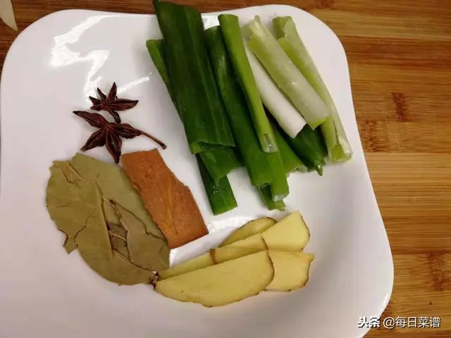 教你一個豆腐皮最好吃的做法,香辣味十足,特下飯,做法超簡單
