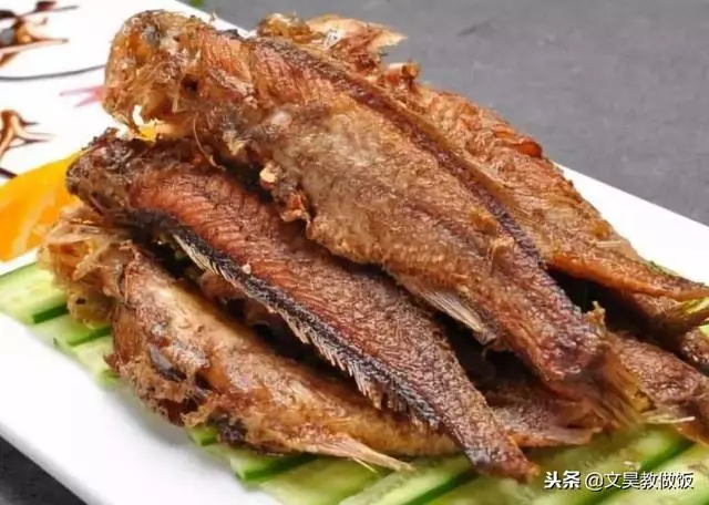 53歲大廚:不管煎什麼魚,只需牢記2點,不粘鍋不破皮還沒魚腥味