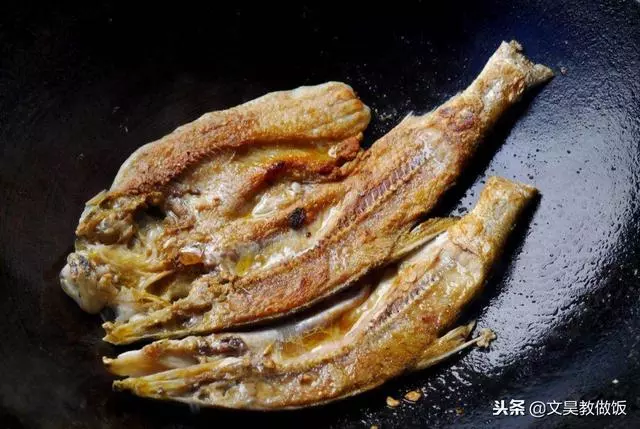 53歲大廚:不管煎什麼魚,只需牢記2點,不粘鍋不破皮還沒魚腥味