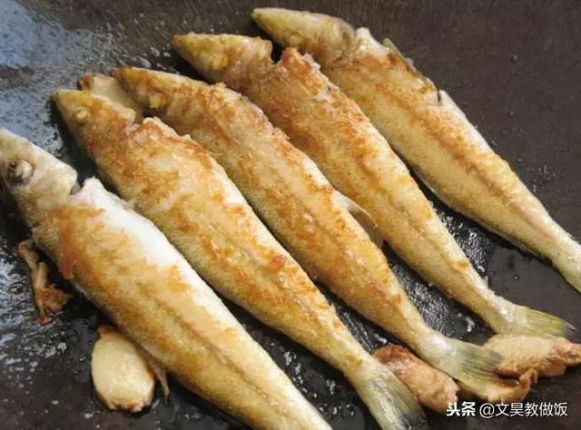 53歲大廚:不管煎什麼魚,只需牢記2點,不粘鍋不破皮還沒魚腥味
