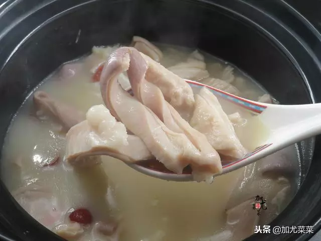 煮豬肚時,多加這2步,豬肚嫩滑鮮香,湯香濃純白,無臊味,好吃極了