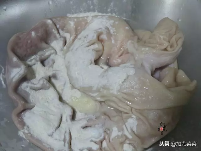 煮豬肚時,多加這2步,豬肚嫩滑鮮香,湯香濃純白,無臊味,好吃極了