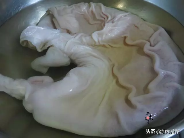 煮豬肚時,多加這2步,豬肚嫩滑鮮香,湯香濃純白,無臊味,好吃極了