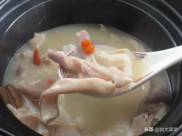 煮豬肚時,多加這2步,豬肚嫩滑鮮香,湯香濃純白,無臊味,好吃極了