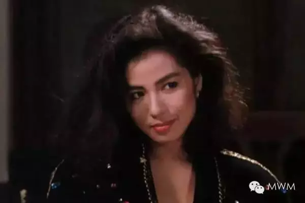 58歲「鍾楚紅」素顏照曝光,滿臉皺紋卻拒不整容,堅持優雅老去!丈夫走後不再嫁!
