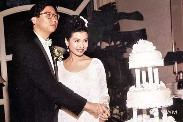 58歲「鍾楚紅」素顏照曝光,滿臉皺紋卻拒不整容,堅持優雅老去!丈夫走後不再嫁!