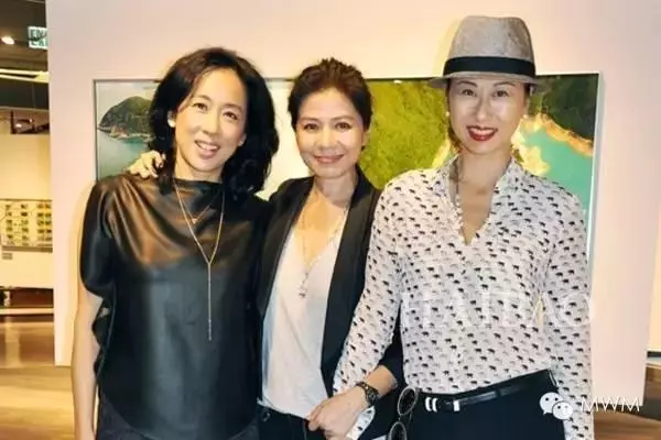58歲「鍾楚紅」素顏照曝光,滿臉皺紋卻拒不整容,堅持優雅老去!丈夫走後不再嫁!