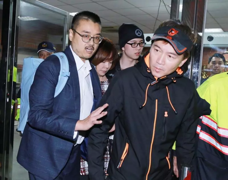 孫安佐剛回台「秒曬射十字弓帥樣」網友超傻眼 孫鵬凌晨「急帶他離開家中」下一步計畫曝光