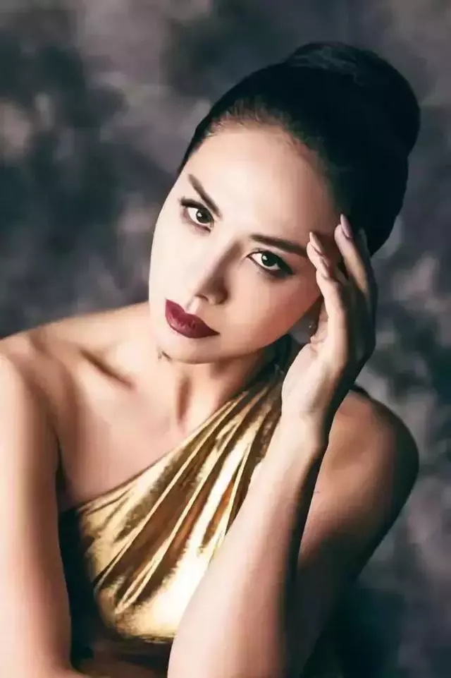 田麗:不能給我愛情,還來分我麵包!勇敢離婚2次的她,51歲美過25歲