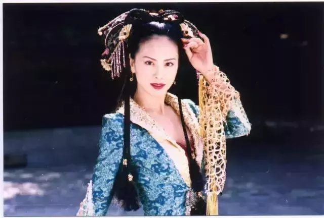 田麗:不能給我愛情,還來分我麵包!勇敢離婚2次的她,51歲美過25歲