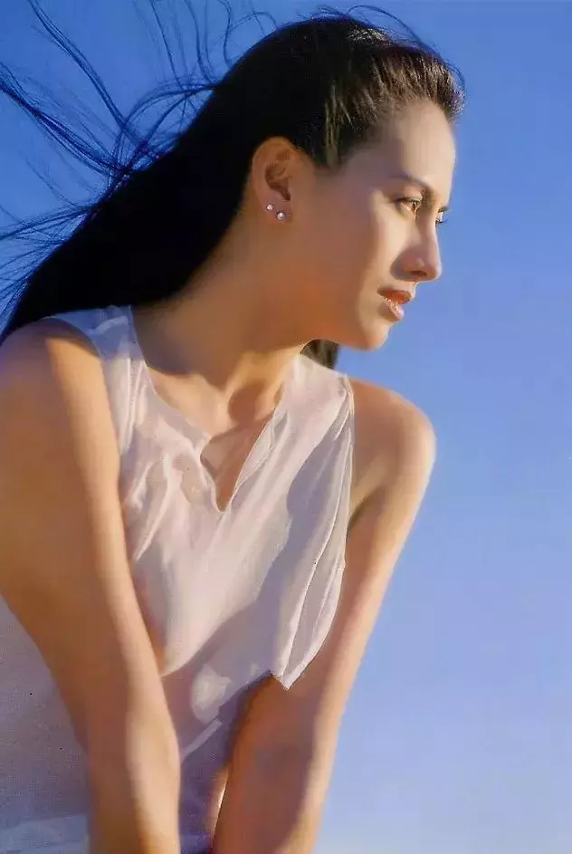 田麗:不能給我愛情,還來分我麵包!勇敢離婚2次的她,51歲美過25歲