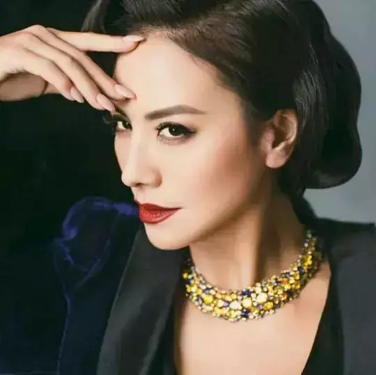 田麗:不能給我愛情,還來分我麵包!勇敢離婚2次的她,51歲美過25歲