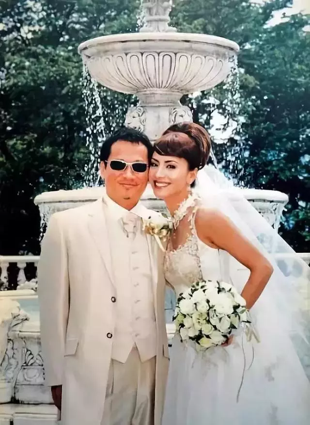 田麗:不能給我愛情,還來分我麵包!勇敢離婚2次的她,51歲美過25歲
