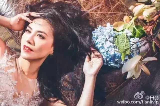 田麗:不能給我愛情,還來分我麵包!勇敢離婚2次的她,51歲美過25歲