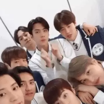 [EXO][新聞]181213 燦白勳花式安利《love shot》，新曲音源一位勉隊致謝EXO-L
