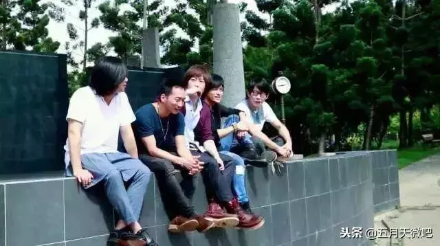 你怎麼又去看五月天演唱會了?去年不是看過了嗎?
