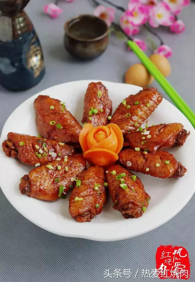 這才是雞翅最好吃的做法,不用一滴油也不放老抽,兒子一下吃半鍋