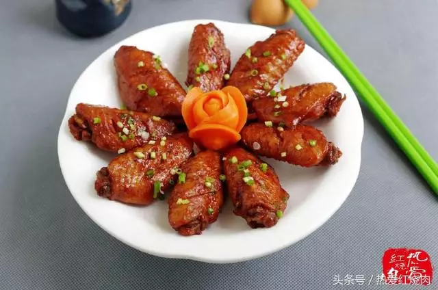 這才是雞翅最好吃的做法,不用一滴油也不放老抽,兒子一下吃半鍋
