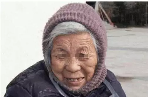 妻子每次去娘家,回來都分房睡,有次丈夫偷摸跟去,開門蒙了