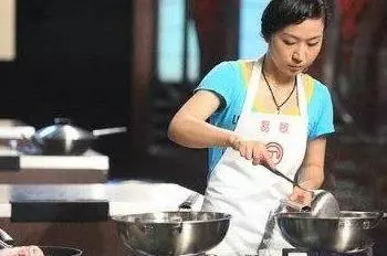 我坐月子請小姑子來幫忙,給工資八千,她走後我打開衣櫃臉懵了