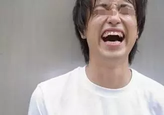 老公賭博欠高利貸,老婆假裝不知離婚,走出民政局,老公卻偷樂