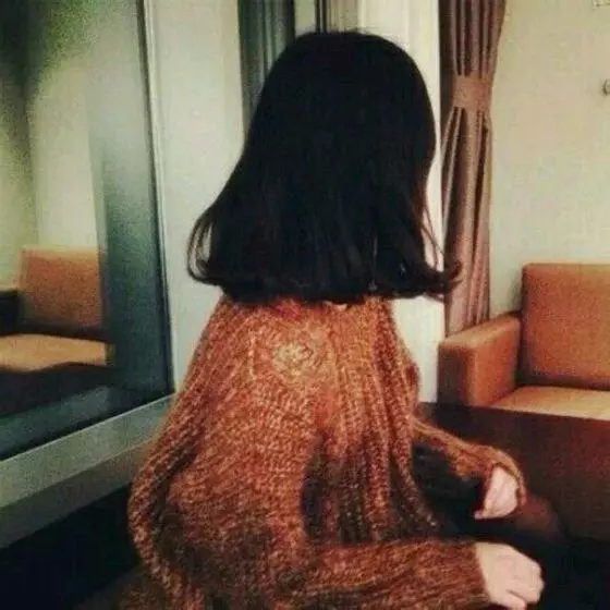 丈夫假裝破產試探老婆,老婆隨手指指床底,丈夫瞬間情緒失控