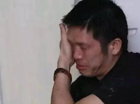 丈夫假裝破產試探老婆,老婆隨手指指床底,丈夫瞬間情緒失控