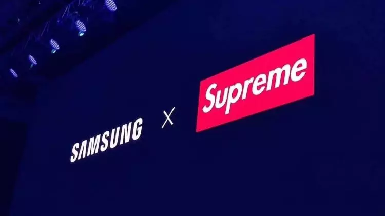 史上最糗!三星Galaxy新機發布會合作「Supreme」下一秒臉腫腫…潮牌官方秒回應:那是山寨