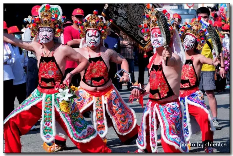 菸酒檳榔都要花錢…8+9平常都在做什麼工作? 專業網友曝真相:其實很好賺!