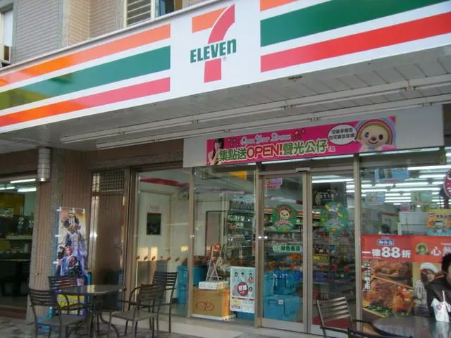 全家一直追不上711?兩派網友激戰「全家這點輸慘」...:連__都被屌打!