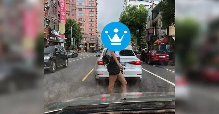 停紅燈時驚見輕熟姊姊穿越馬路...仔細看「竟是正妹」駕駛狂拍!網:求神