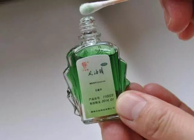 白色衣服發黃,用這個方法就能洗白