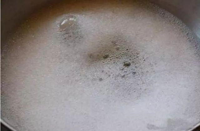 白色衣服發黃,用這個方法就能洗白