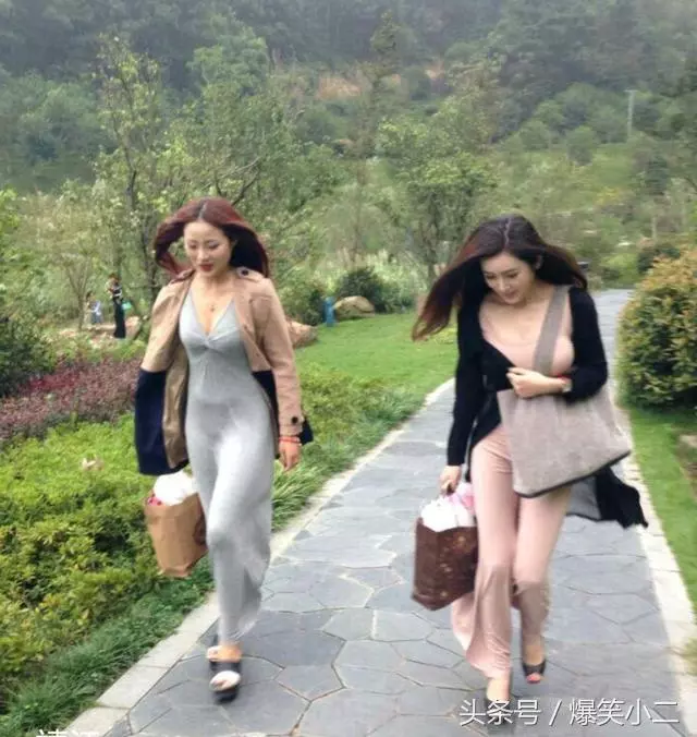 23張照片讓我笑到肚子痛!妹子你這前面....好挺 ....美女,風太大了,再不躲起來就....!!