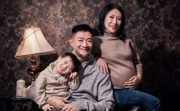恭喜恭喜! 43歲TVB女綠葉再榮陞人母,昨晚順產誕下7磅B仔