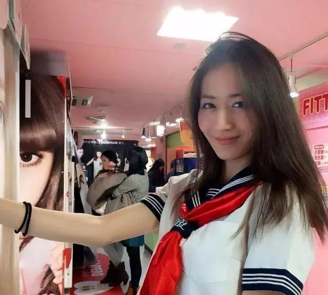 日本最美籃球記者,喜歡和NBA黑人球員相處,被讚第一美臀