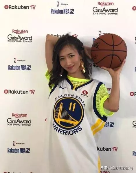 日本最美籃球記者,喜歡和NBA黑人球員相處,被讚第一美臀