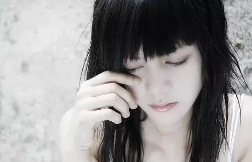 丈夫私自把表妹帶回家暫住,我在臥室看見她後,提出離婚
