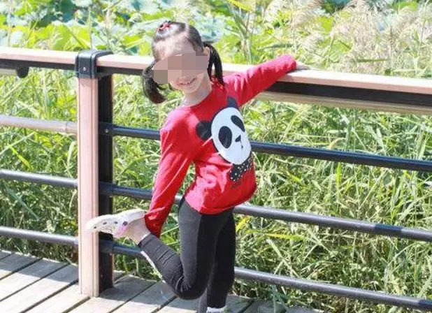 老公把婆婆接到家裡住,我準備了一桌好菜,老公突然扇我一巴掌